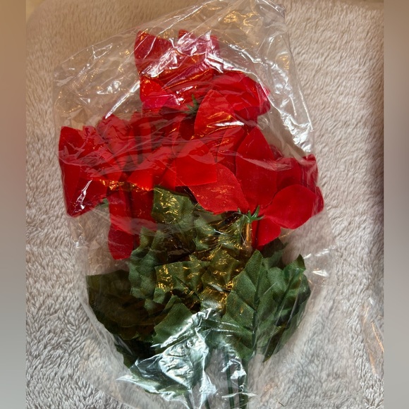 6-Piece Artificial Holiday Flower Arrangements - Picture 2 of 6